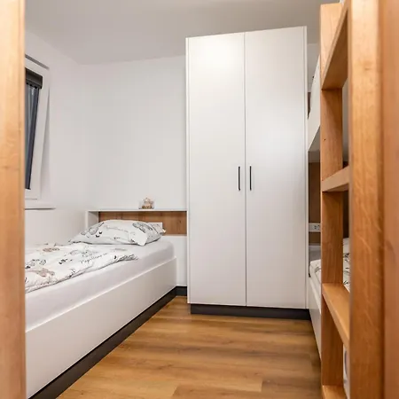 Hisa Rodica * Bohinji-tó